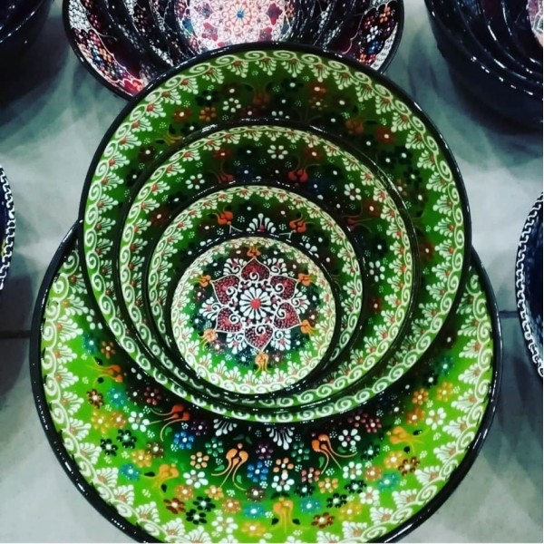 Set of 6 ceramic bowls with eye-catching colors, completely hand-embroidered