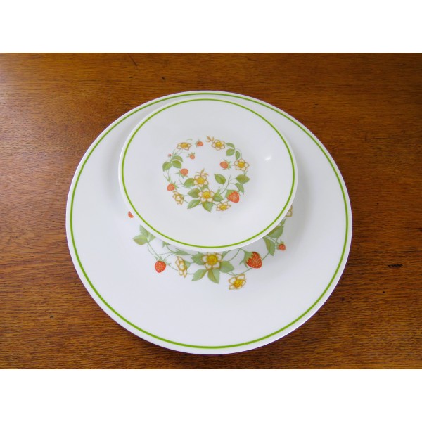 SELECTION of STRAWBERRY SUNDAE Dinnerware, Vintage Corelle